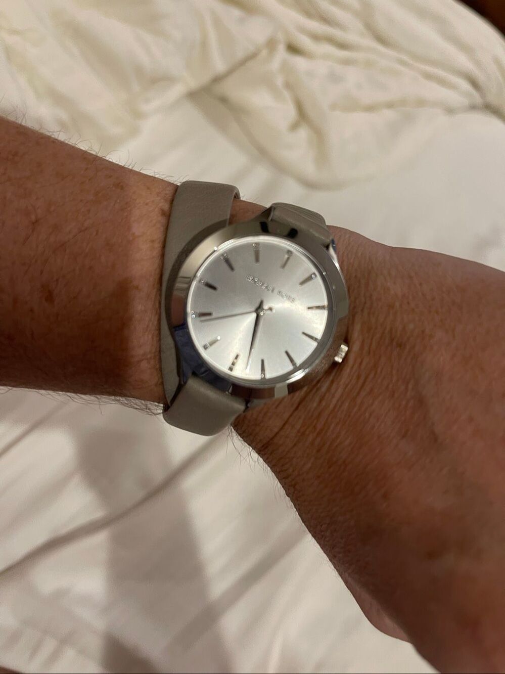 Michael Kors Slim Runway MK2551 Women’s Watch Silver Dial Taupe Leather Box